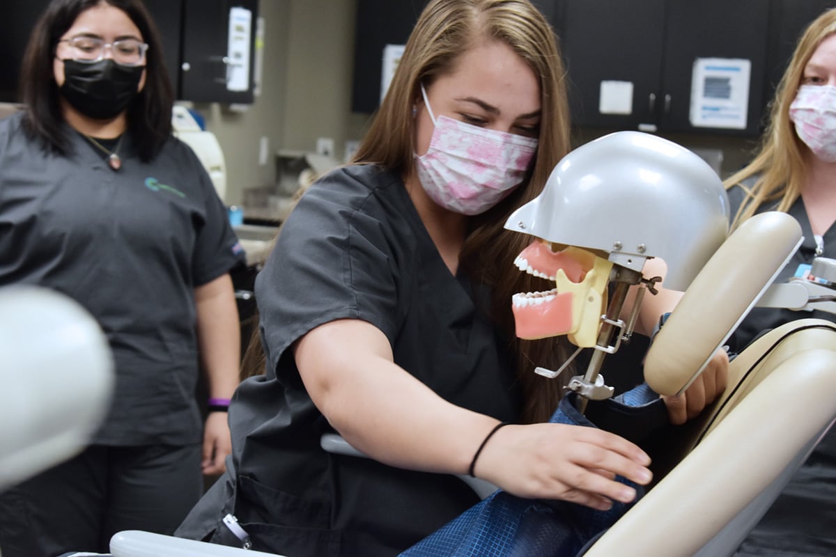 CC_Dental-Assisting_0365_opt.jpg