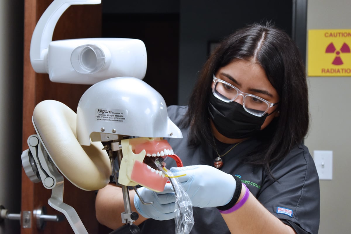 CC_Dental-Assisting_0371_opt.jpg