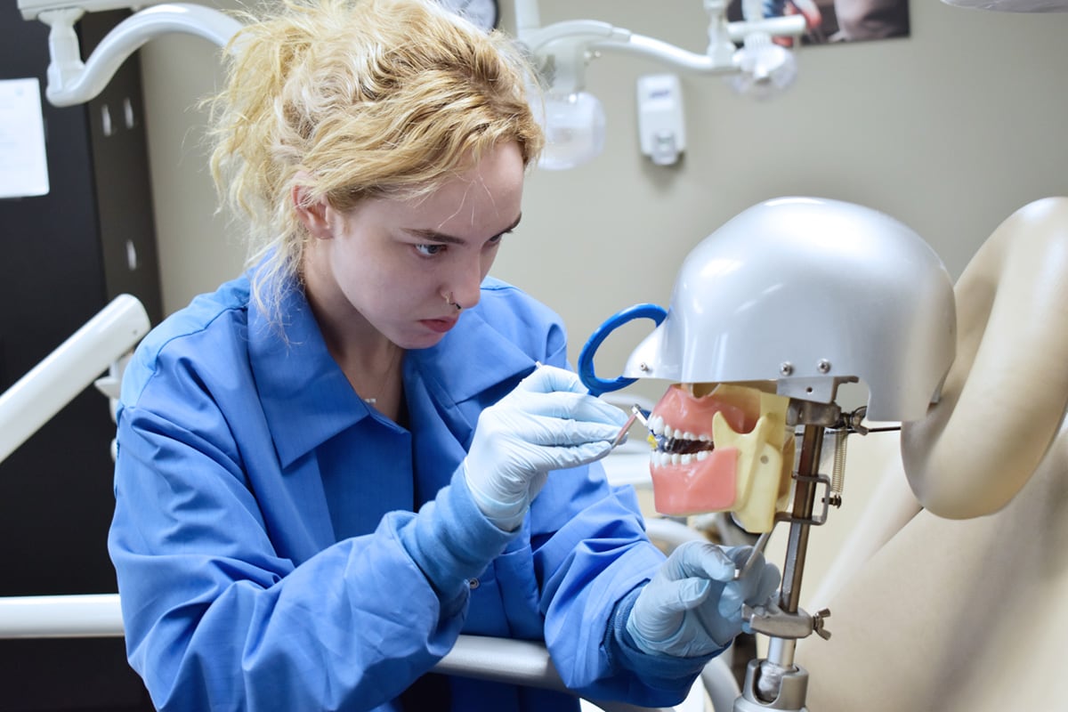 CC_Dental-Assisting_0427_opt.jpg