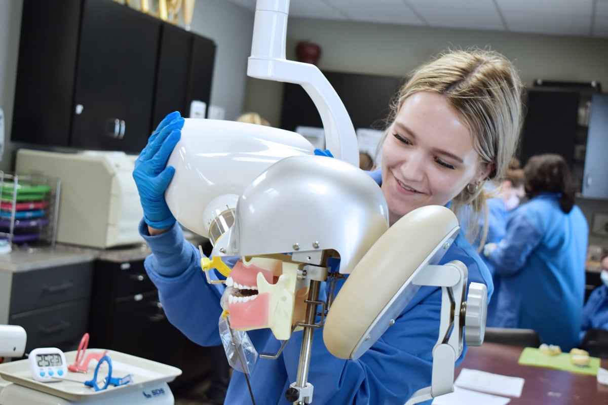 CC_Dental-Assisting_0439_opt.jpg