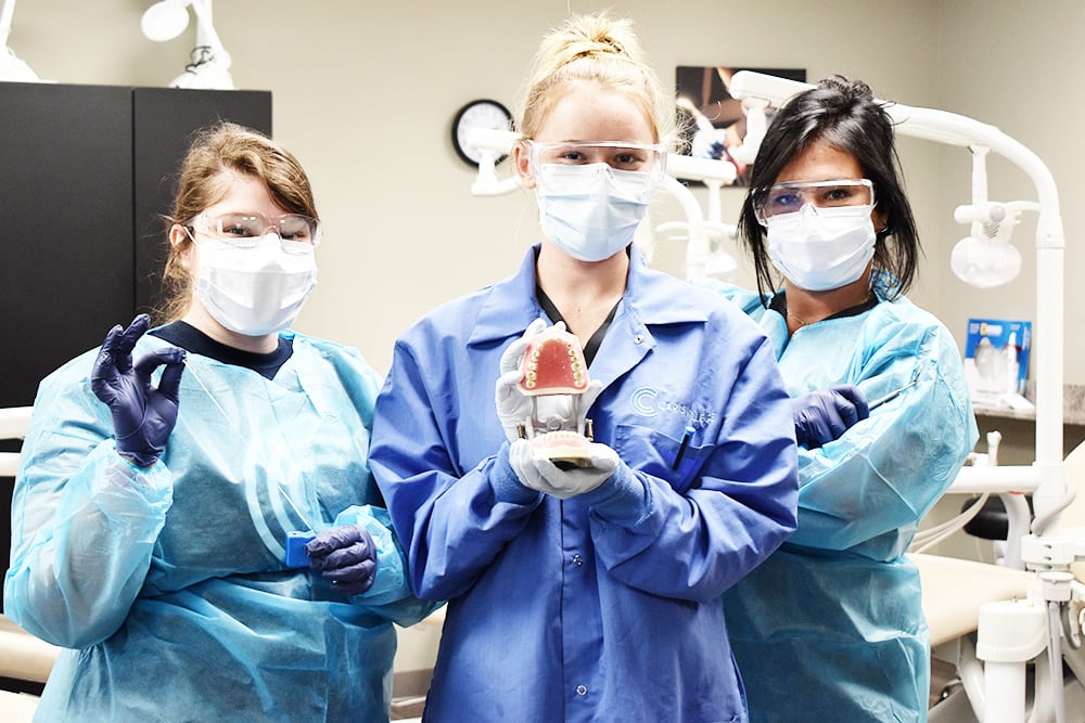 Dental-Assisting_02_opt.jpg